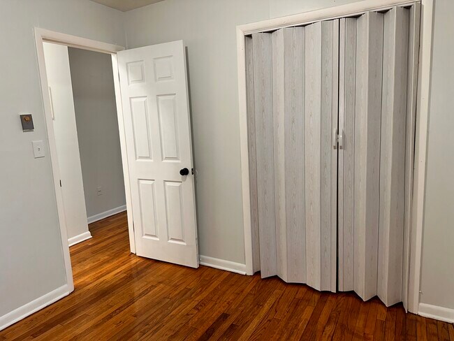 Building Photo - 1295 E Main St