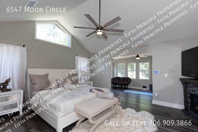 Building Photo - 6547 Moon Cir