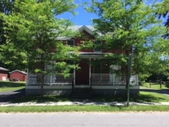 Building Photo - Eaton St - 032-34