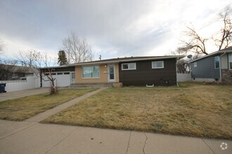 Building Photo - Single family home near CMR High School an...