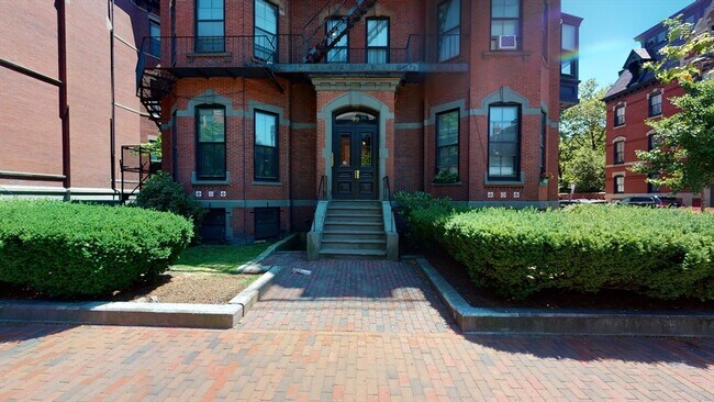 Building Photo - 92 Marlborough St