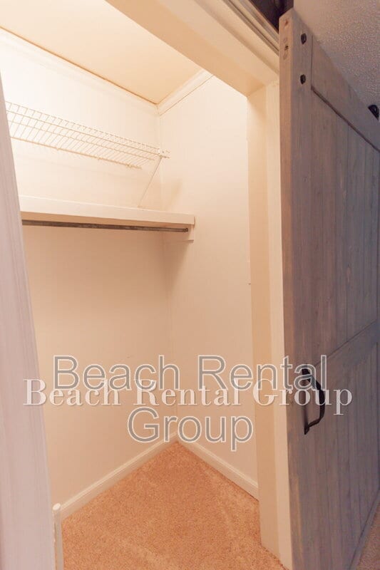 Building Photo - 609 Hillside Dr S