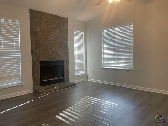 Building Photo - 337 Somerset Dr