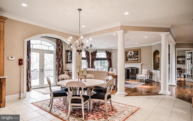 Building Photo - 7841 Montvale Way
