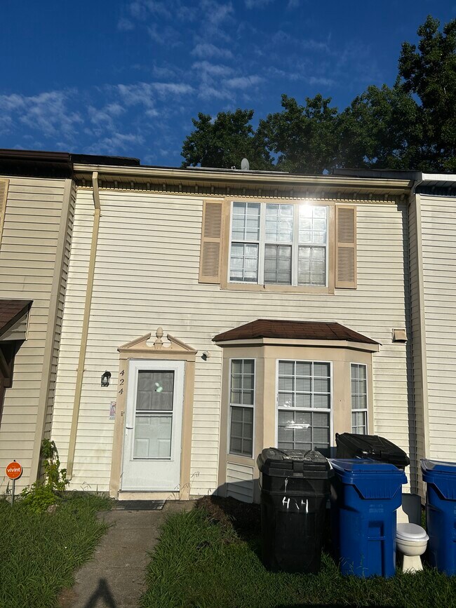 Building Photo - 424 Peregrine St