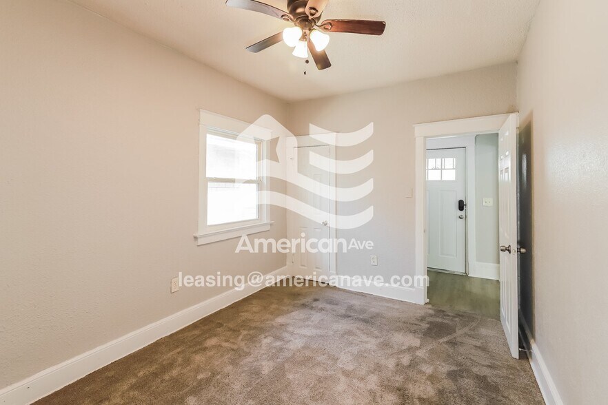 Building Photo - 3211 E 30 Terrace