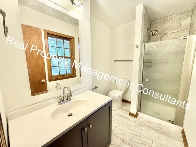 Building Photo - 4 bed | 2.5 bath Home In Shawnee Mission S...