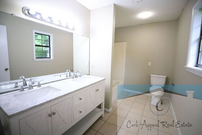 Building Photo - Nettleton Schools - 6 bed/ 3 bath 2,500 sq.ft.., back deck, fenced yard!!