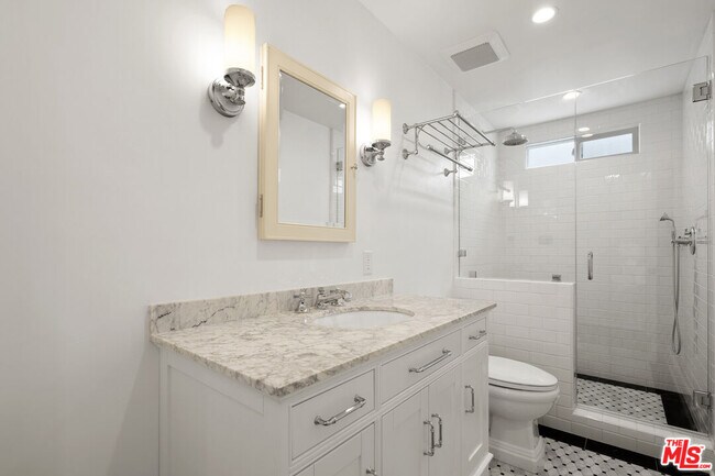 Building Photo - 451 Westmount Dr