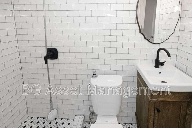 Building Photo - 5524 Shattuck Ave.