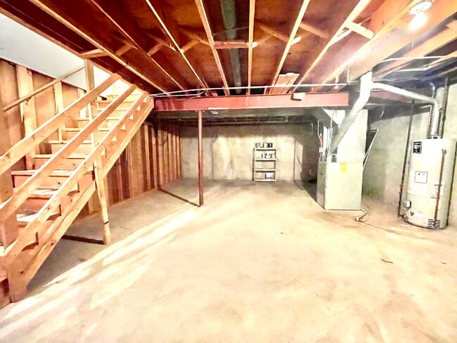 Building Photo - 2250 Lakeside Dr