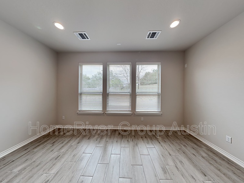 Building Photo - 128 Driftwood Hills Way