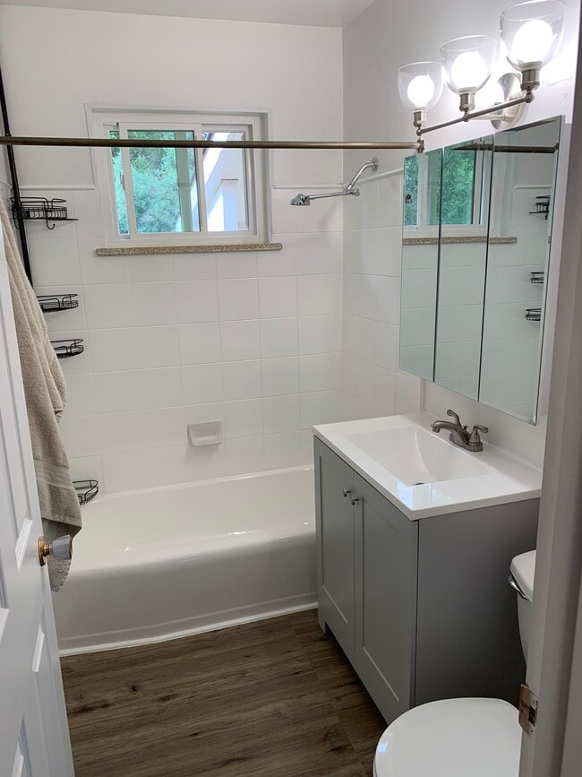 Building Photo - 220 Tulane Dr