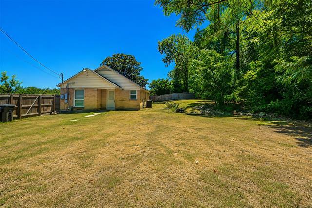 Building Photo - 1701 Brook Hollow Dr