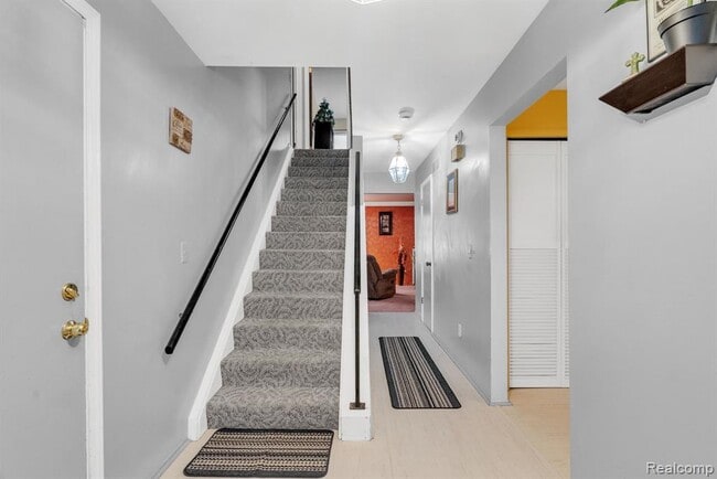 Building Photo - 3170 Woods Cir Dr