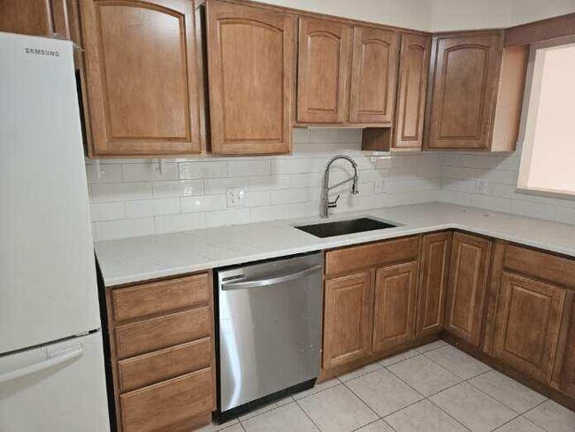 Building Photo - 2520 Traver Blvd