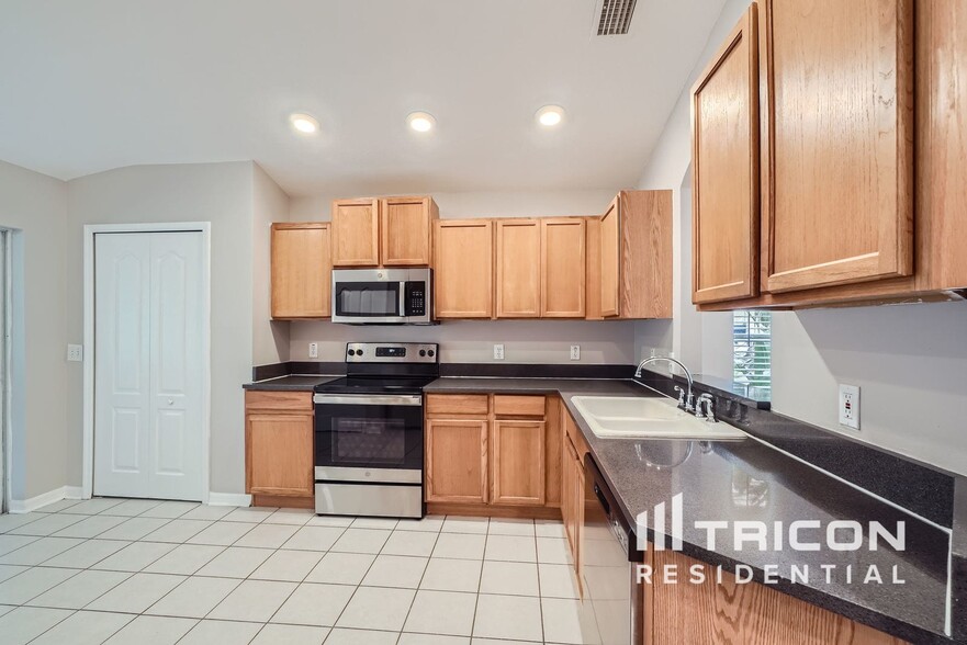 Building Photo - 30634 White Bird Ave