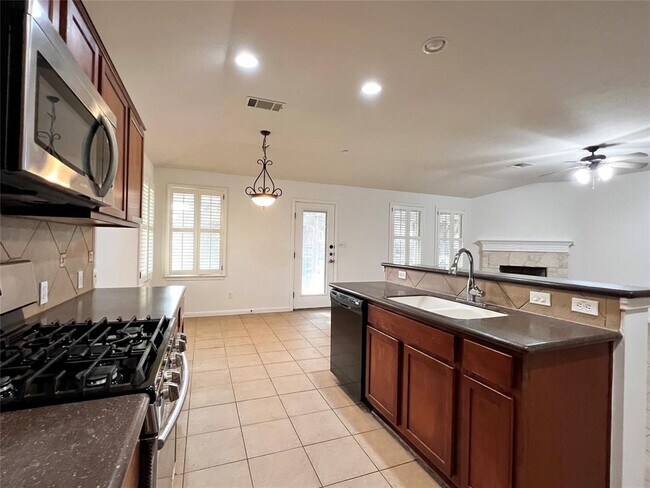Building Photo - 9500 Castle Pines Dr