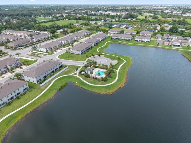 Building Photo - 724 Royal Empress Dr