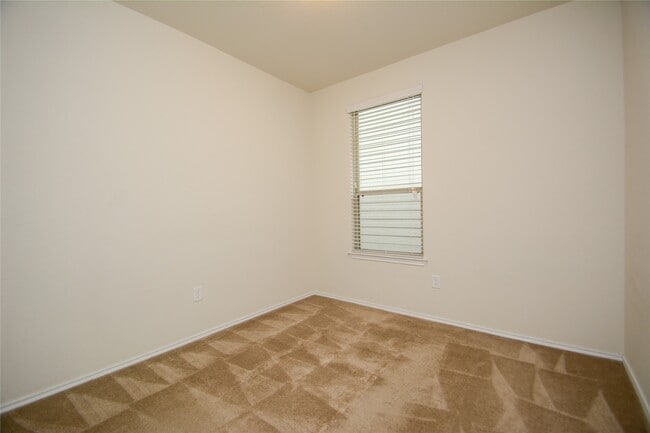 Building Photo - 4414 Iron Horse Dr