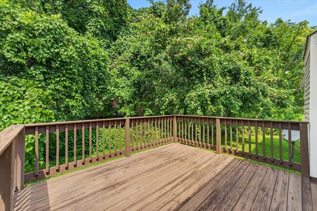 Building Photo - Three Bedroom in Sango!