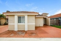 Building Photo - 1906 SW 123rd Ave