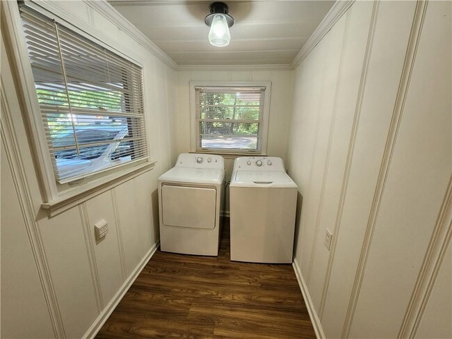 Building Photo - 2294 Clairmont Rd