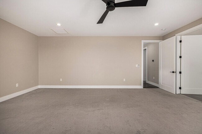 Building Photo - 3821 E Devonshire Ave