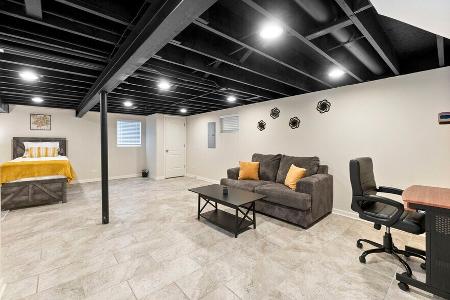Building Photo - 6213 Beaver Dam Rd