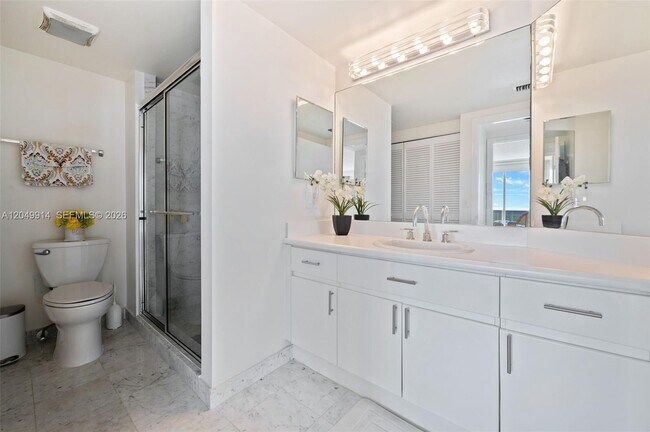 Building Photo - 16400 Collins Ave