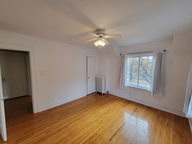 Building Photo - Beautiful Cedar Falls Home