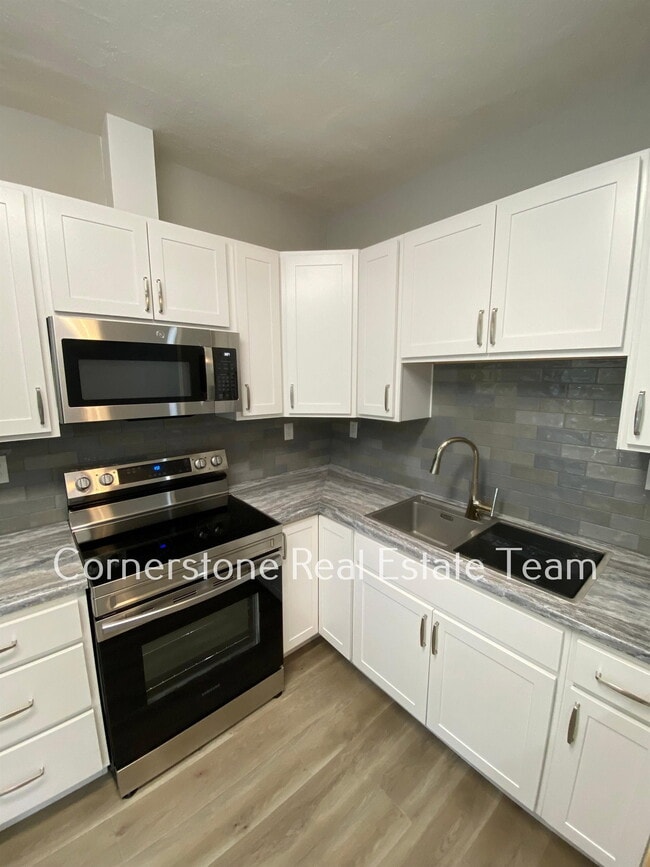 Building Photo - 2406 W Kiowa St