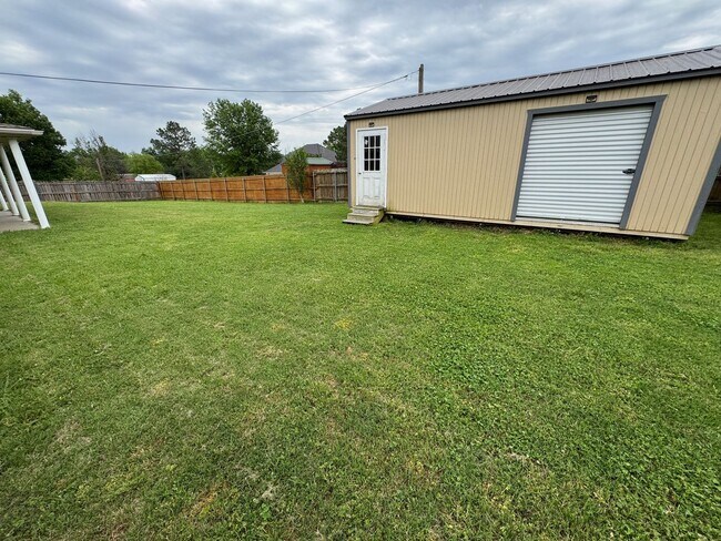 Building Photo - Spacious McAlester Home with Workshop Acce...