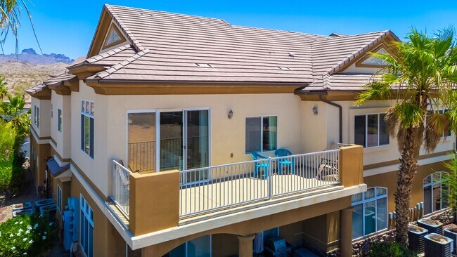 Building Photo - 3 BR + Bonus, Fully furnished, Includes Ut...