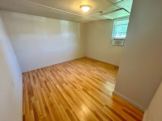 Building Photo - 1 Bedroom in Lexington!