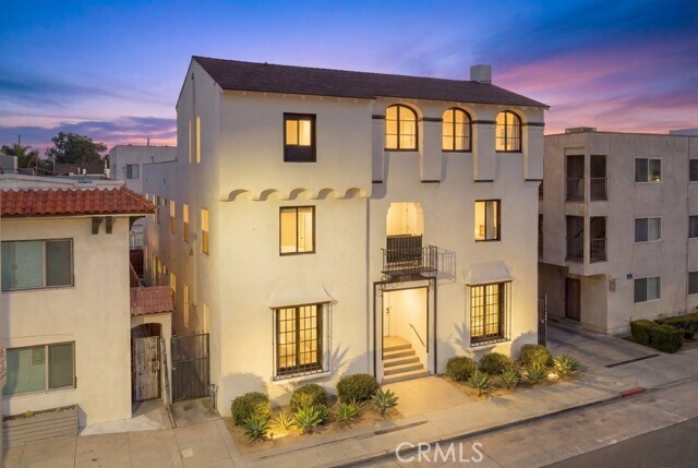 Building Photo - 1827 E 4th St