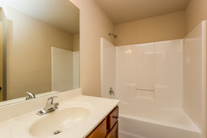 Building Photo - 3336 Montauk Hill Dr