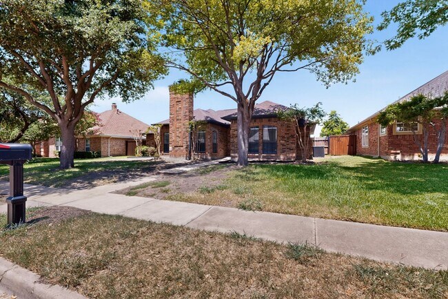 Building Photo - Beautifully Renovated Home In Carrollton Ready For Move-in