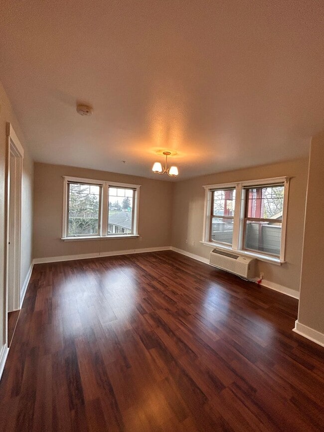Building Photo - Freshly Updated 2-Bedroom Condo in the Hea...