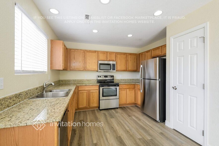 Building Photo - 729 Canyon Ln