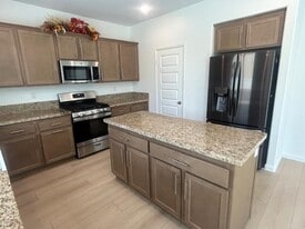 Building Photo - 882 Tierra Dr