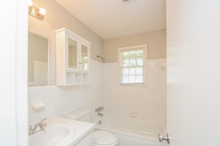 Building Photo - 1124 Starview Dr