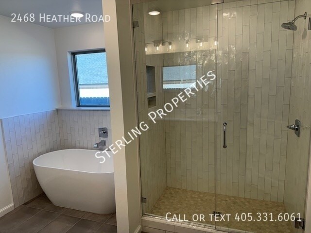 Building Photo - 2468 Heather Rd