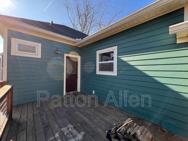 Building Photo - 125 Burton St