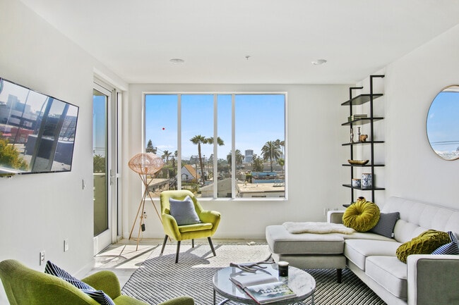 Building Photo - 3008 Santa Monica Blvd