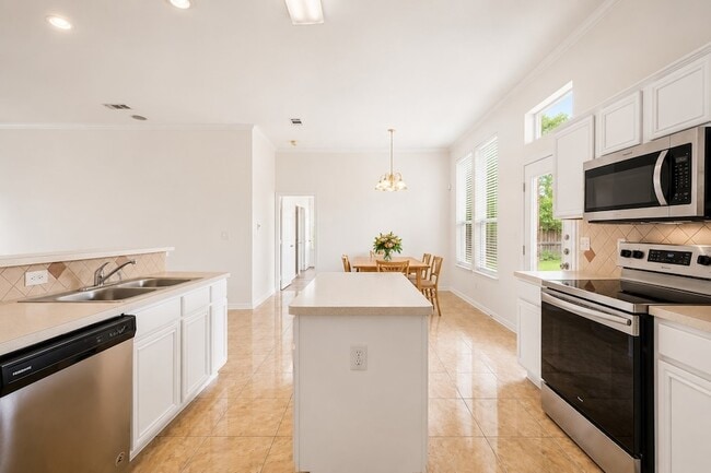Building Photo - 1040 Castille Dr