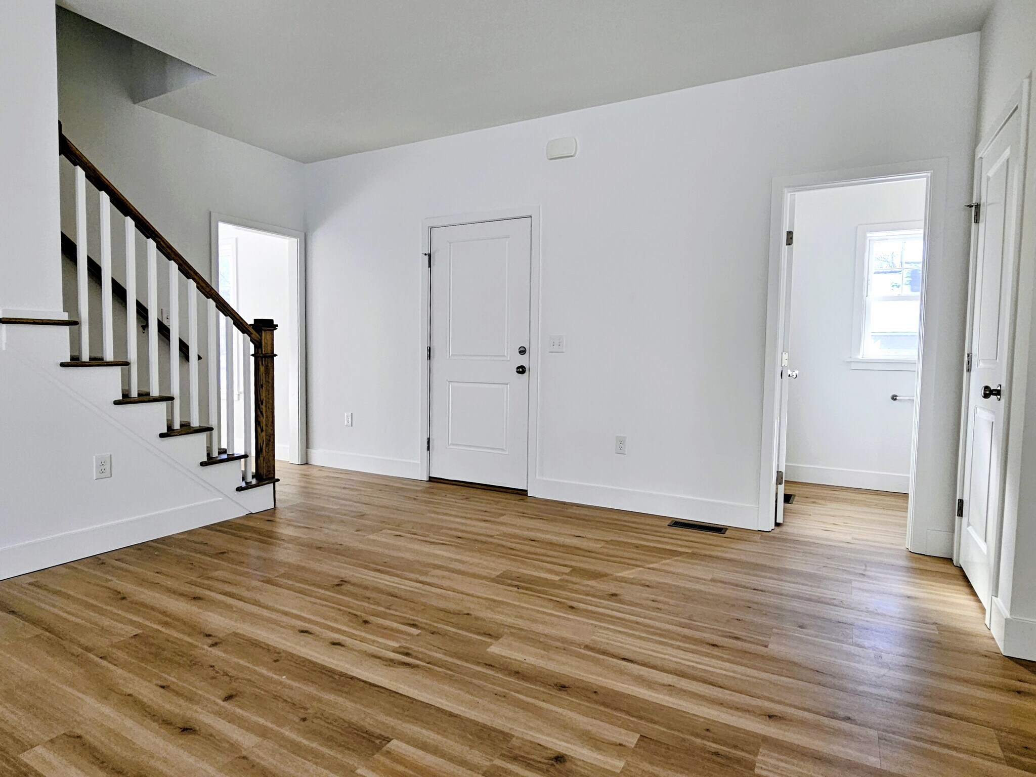 Building Photo - 394 Hensley St