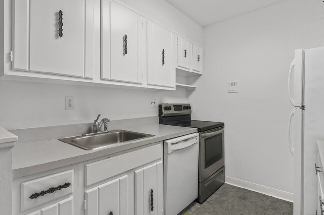 Building Photo - 44 Strawberry Hill Ave