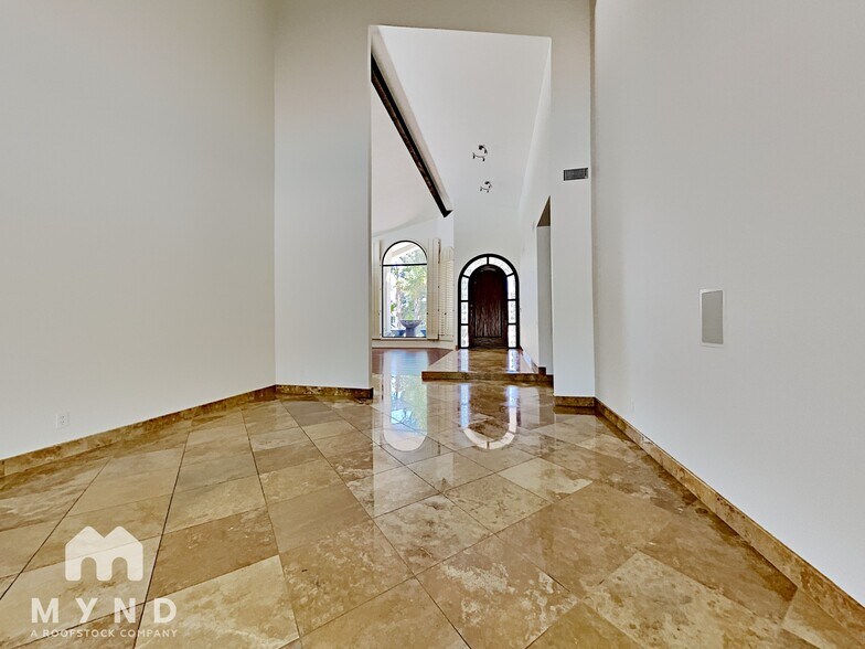 Building Photo - 8260 E Sutton Dr