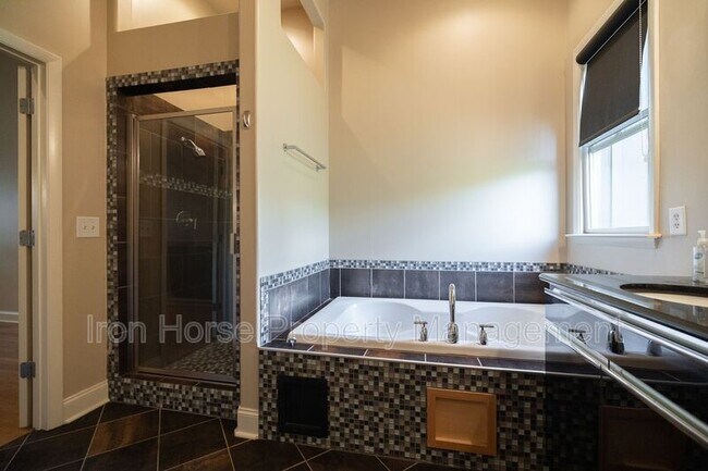 Building Photo - 118 Ruth Dr